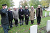 Herdenkingsmoment aan onze adoptiegraven op de Canadese militaire begraafplaats.