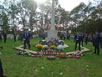 Bloemenhulde op Canadese militaire begraafplaats. Herdenkingsmoment aan onze adoptiegraven op de Canadese militaire begraafplaats.